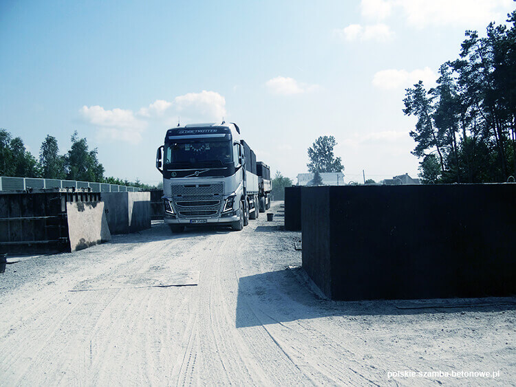 Transport szamb betonowych  w Szczekocinach